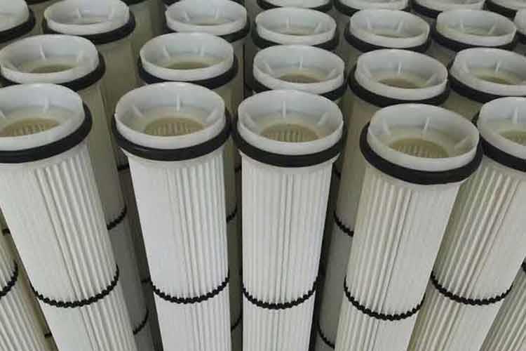 风机安博(中国)垂直安装时，脉冲清灰，粉尘易清落沉降至灰斗，效果好