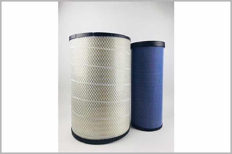 找到液压安博手机网页版登录入口位置，将安博手机网页版登录入口从安装支架上拔下来，将接油杯放在油管下方，并用钳子拆掉原来两边的一次性管箍