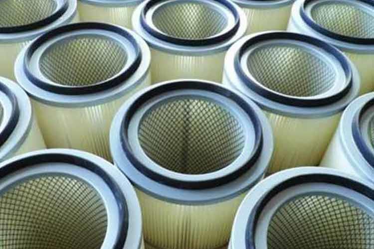 切割机安博(中国)工作环境湿度的考虑，如果环境湿度较大，容易引起粉尘吸潮，这时可考虑选择具有防水功能的滤材