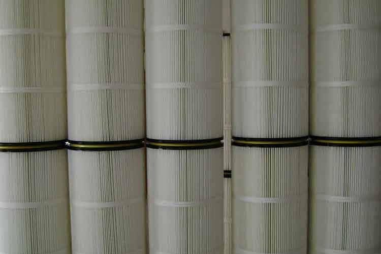 聚酯纤维安博(中国)停机后，在无引风的情况下仍应开动喷吹清灰机构