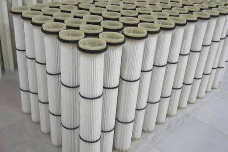 要知道这种抛丸机安博(中国)在使用过程当中是要防止大颗粒以及批量的固态物体浸入滤筒系统内部的，所以我们需要防止内部发生堵塞的现象