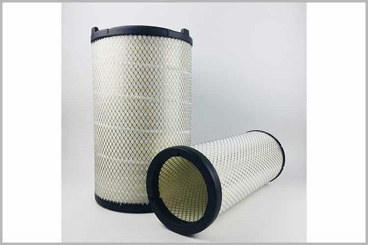 当轿车安博手机网页版登录入口未堵时，进气管内的真空吸力较小不能克服指示器传感器的弹簧弹力